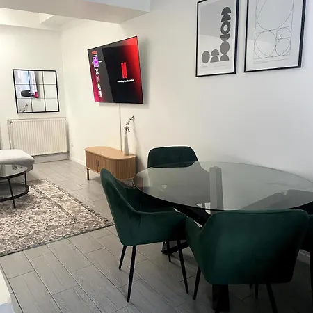 Maison La Madeleine Apartment